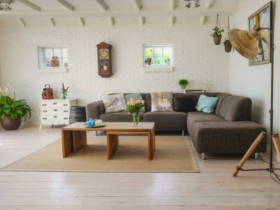 living-room-couch-interior-room-584399